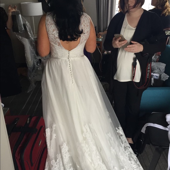 Madison James Ivory lace wedding dress-Size 12 - Picture 4 of 7